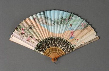 Waaier met houten montuur met ajour bewerking; blad beschilderd papier met een Europees geklede vr...