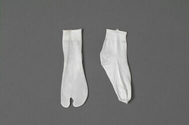 Korte sokken in wit tricot, met scheiding voor de grote teen