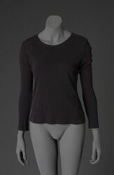 Zwarte trui met ronde halsuitsnijding en lange mouwen