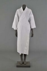 Kimono, jukata in wit katoen met een honinggraatmotief in zwart in inslagikat